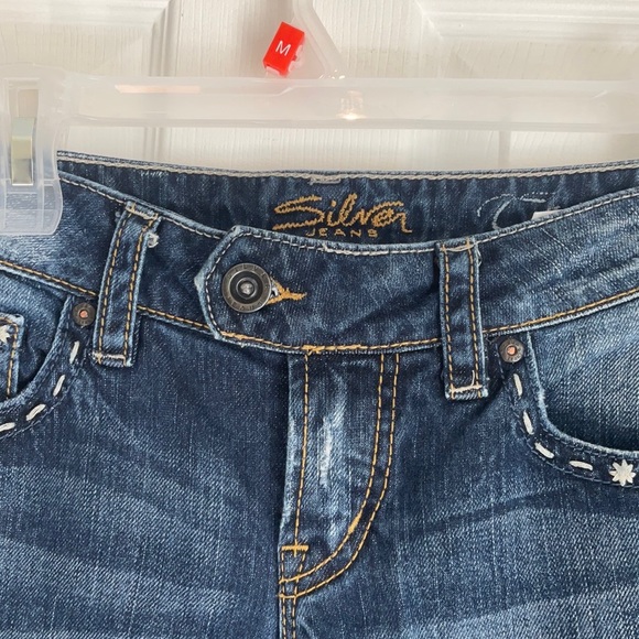 All jeans 2/$20🫦Silver Tuesday tagged 28/31 15” w 31” inseam. Lower rise. - Picture 4 of 12